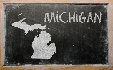 outline map of us state of michigan on blackboard - obrazy, fototapety, plakaty