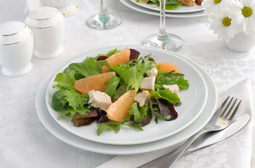Salad of fresh salad mix with chicken and grapefruit