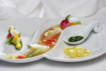 Verschiedene Gemüsesorten, edel angerichtet