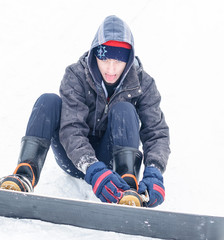 Adjusting snowboard