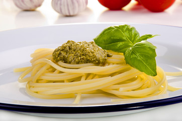 spaghetti with homemade pesto