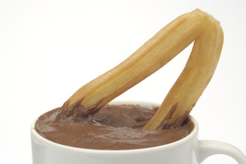 Un churro de lazo con chocolate
