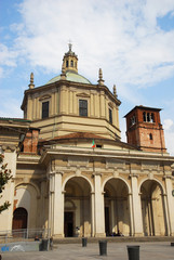 Fototapeta na wymiar Włochy, Milan Bazylika Świętego Wawrzyńca