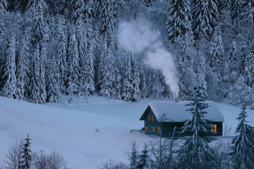 Berghütte im Winter