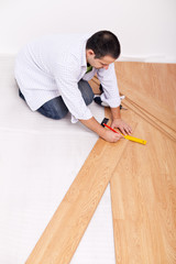 Laying laminate flooring