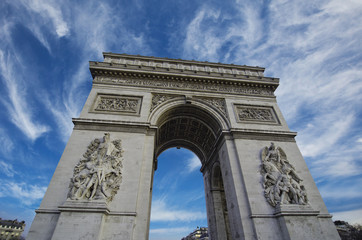 Fototapeta na wymiar Kolory nieba nad Arc triumf w Paryżu