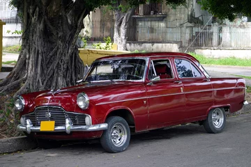 Crédence de cuisine en verre imprimé Vielles voitures Voiture typique de Cuba