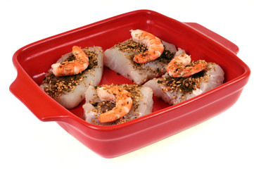 Plat de poisson cru avant cuisson