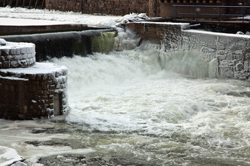 Fluss im Winter