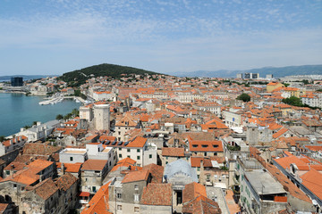 Fototapeta na wymiar Góra Marjan i zachodniej części Splitu w Chorwacji