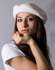 Donna con cappello basco