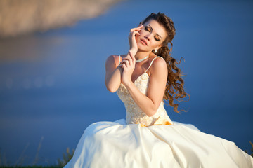 Fototapeta na wymiar portrait of a beautiful young woman in a wedding dress