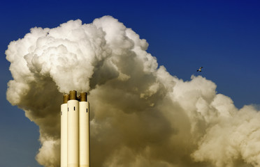 Rauchender Fabrikschornstein, Luftverschmutzung