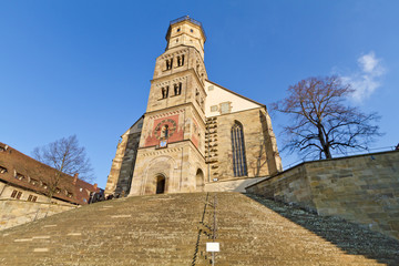 Fototapeta na wymiar Die historische Michaelskirche in Schwäbisch Hall, Deutschland
