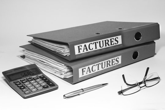 classeurs factures en noir et blanc
