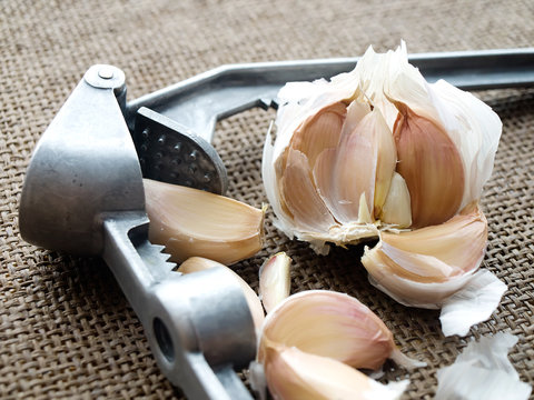 garlic press and few cloves