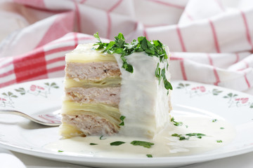 Kräftiger Schichtkuchen