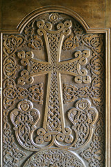 Fototapeta na wymiar cross on wooden door