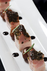 Würfel von magerem Speck