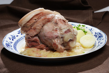 Eisbein mit Sauerkraut