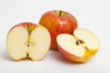 red cut apples