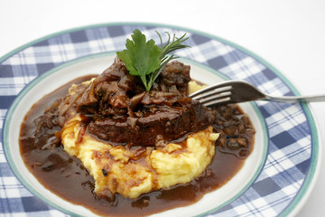 Schweineleber in würziger Zwiebelsauce