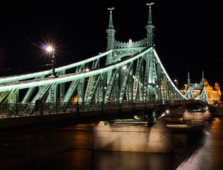 Fototapeta na wymiar The green Freedom Bridge, Night of Budapest