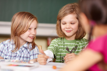 Fototapeta premium fröhliche Kinder in der Grundschule