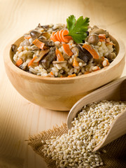barley risotto with mushrooms and carrot