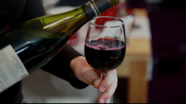 servir du vin
