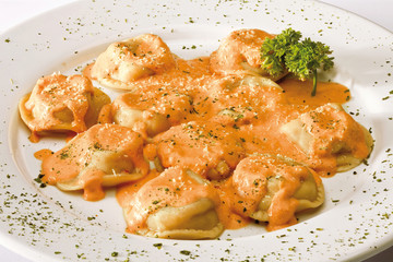 sorrentinos en salsa rosa