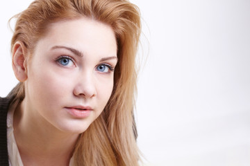 Naklejka premium woman holding a touchpad pc