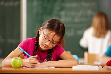 Mädchen in der Grundschule