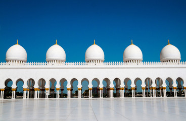 ive domes of Sheikh Zayed Mosque