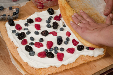 Cake with lemon and forest fruits - prepararation
