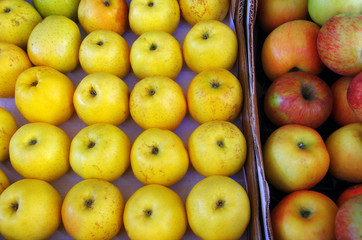 yellow apples