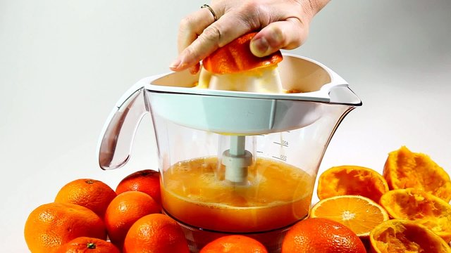 Orangen pressen