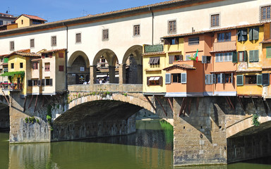 Fototapeta na wymiar słynny Ponte Vecchio we Florencji