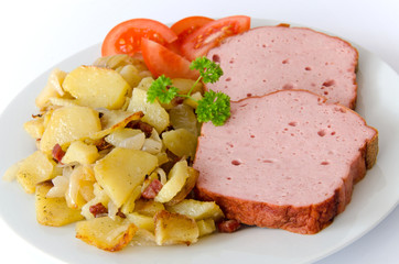 Fleischkäse mit Bratkartoffeln