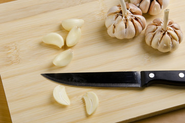 cutting garlic cloves