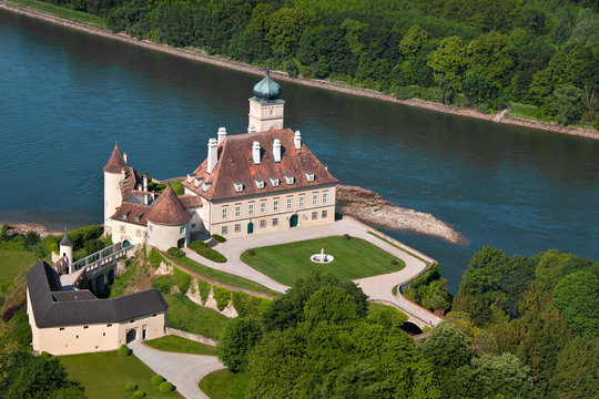 Schloss Sch&ouml;nb&uuml;hel - Luftaufnahme