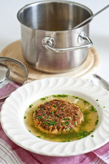 Kaspressknödelsuppe