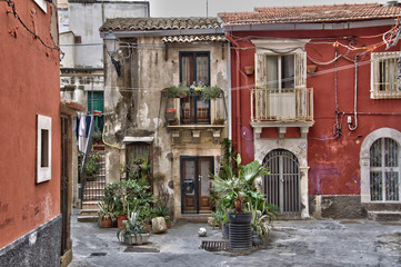 Fototapeta na wymiar Stare fasady w Syrakuzy - Sycylia, Włochy