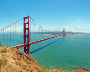 Obraz na płótnie Canvas The Golden Gate Bridge in San Francisco with beautiful azure oce