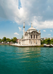 Fototapeta na wymiar Ortakoy mosque - Istanbul