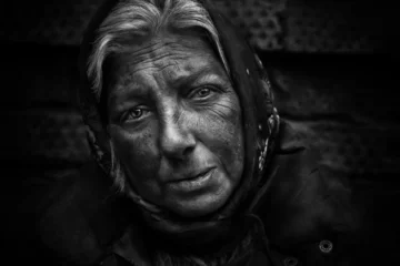 Poster Dakloze vrouw © Kuzmaphoto