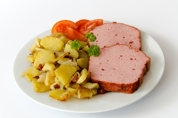 Fleischkäse mit Bratkartoffeln