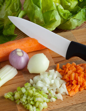 Trito di cipolla sedano e carota