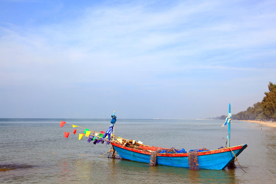 fisherman long tail boat