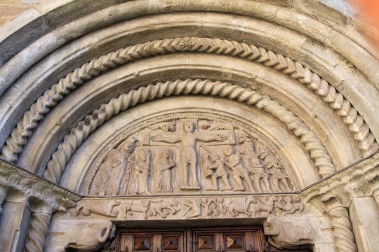 Berceto, il Duomo, portale